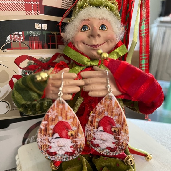 NIP Faux Leather Gnome & Snowflake Christmas Earrings - Picture 2 of 4